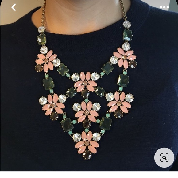 Stella & Dot Flourette Necklace - Picture 2 of 4